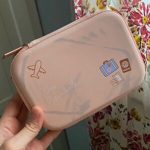 Monat Day Essentials Travel Bag